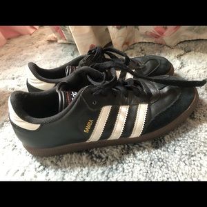 Adidas samba tennis shoes